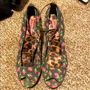 Adorable Betsey Johnson wedges